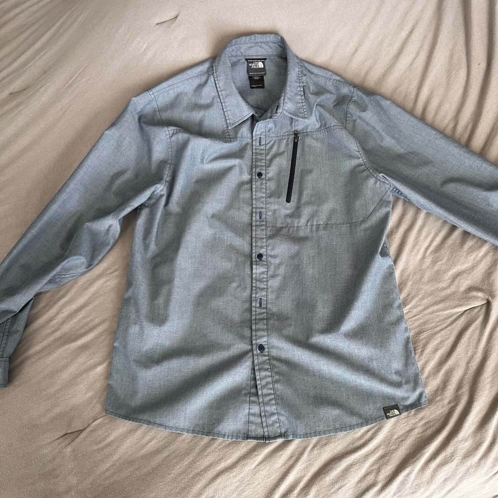 The North Face Casual Button Up Shirt. Sz M
